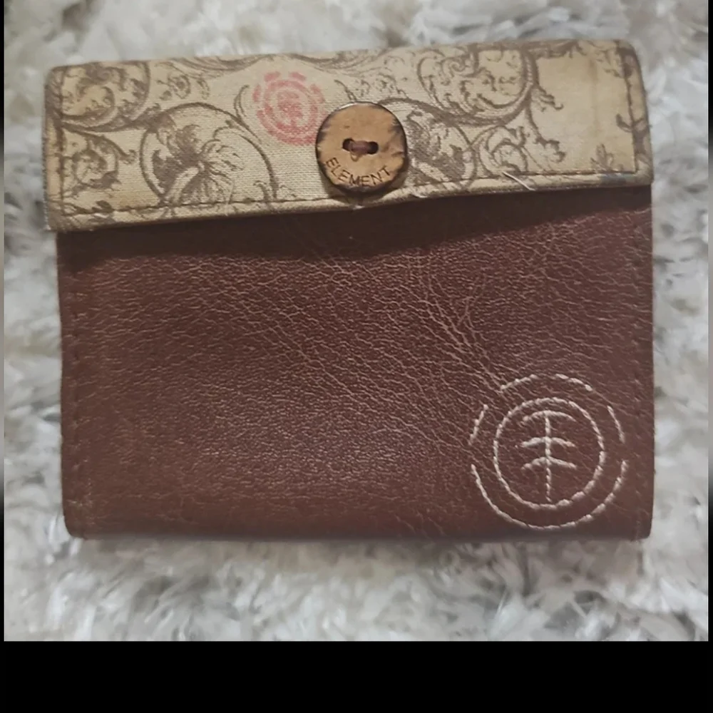 Element Wallet - Picture 1 of 4